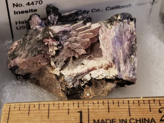 Inesite crystals