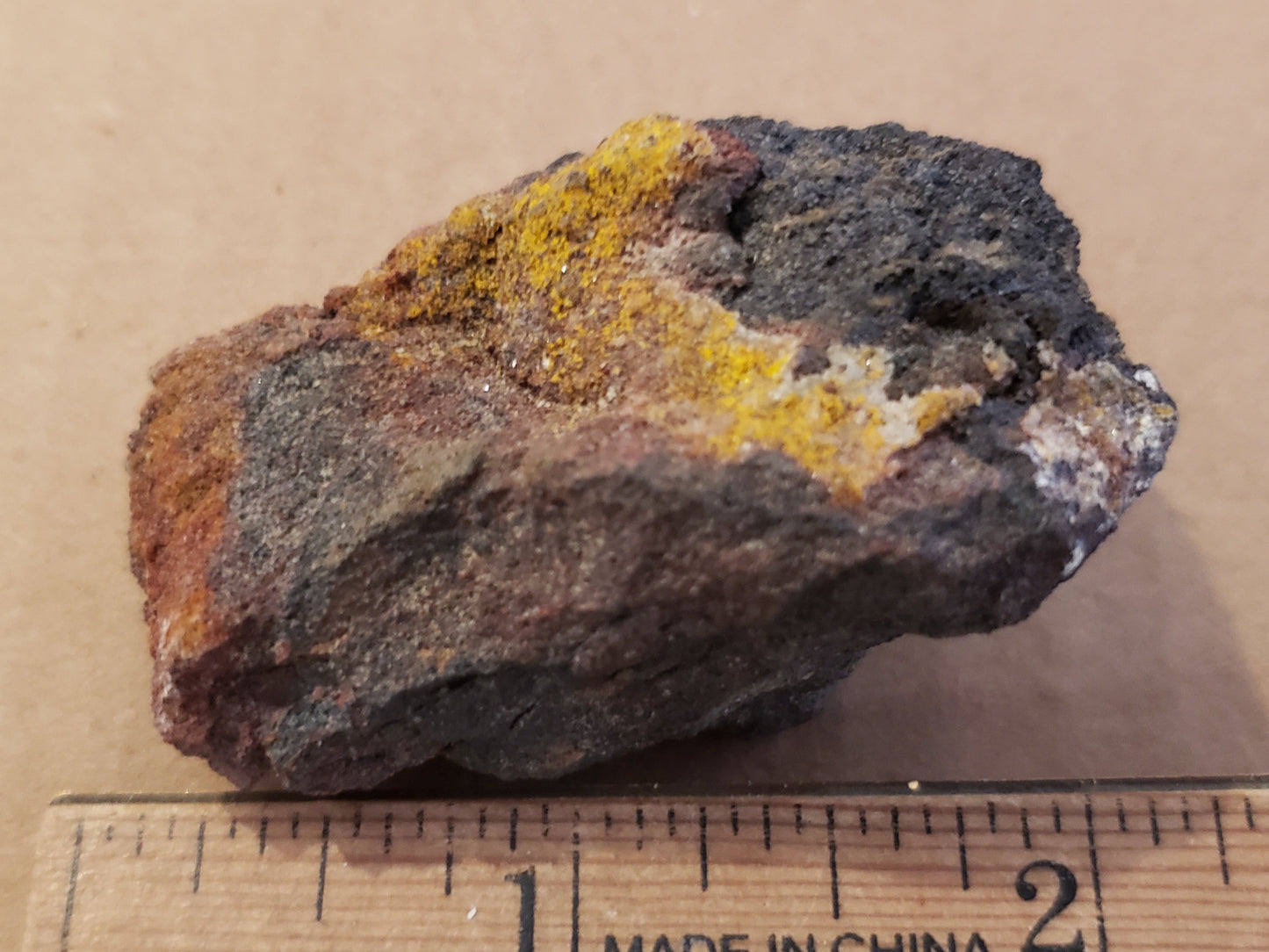 Pascoite on corvusite specimen