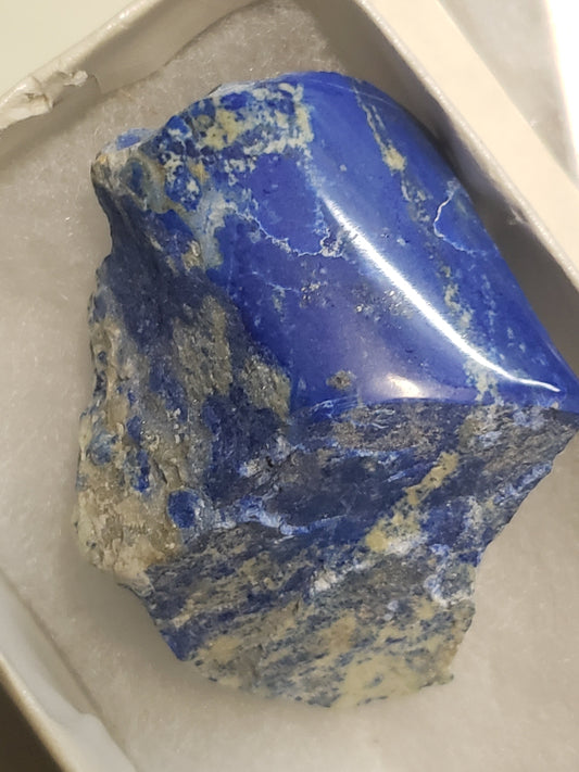 Polished lapis lazuli specimen