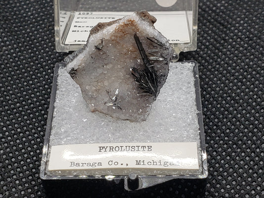 Pyrolusite specimen