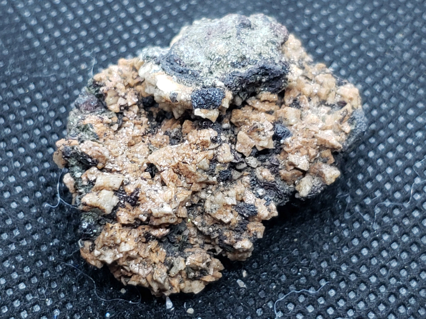 Ankerite on Magnetite