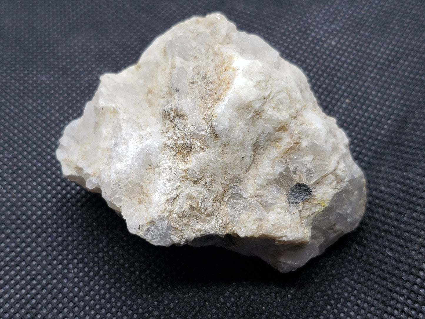 Columbite Fe on Beryl ( ferrocolumbite )