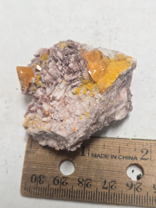 Wulfenite mimetite on barite