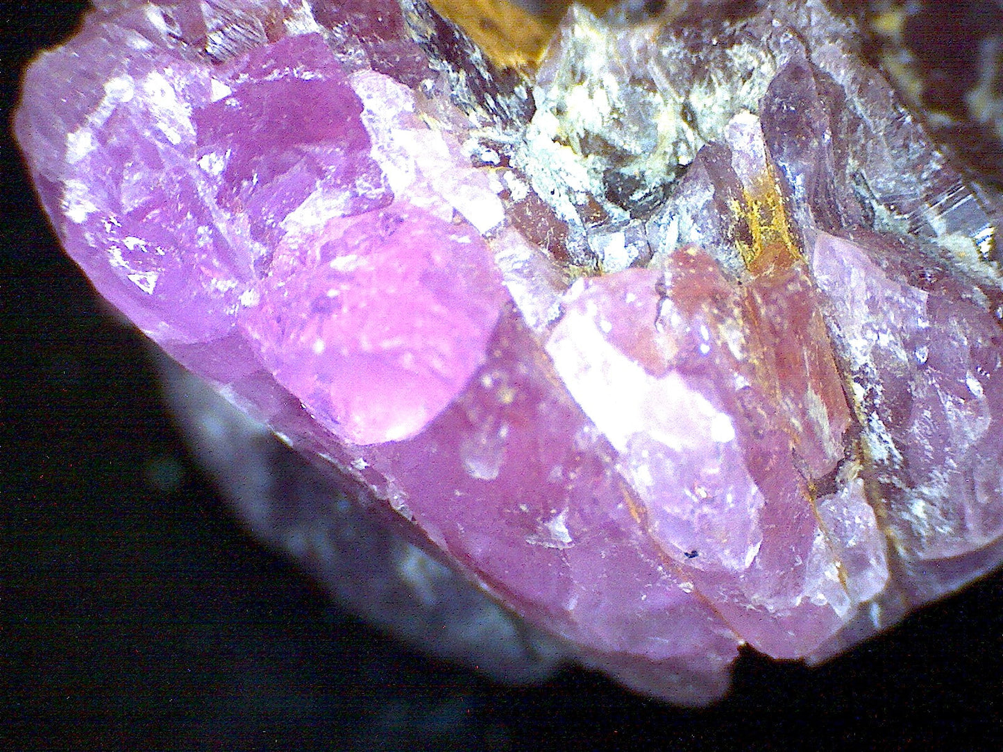 Corundum var Sapphire