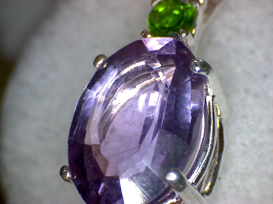 Tsavorite w Amethyst Oval Pendant