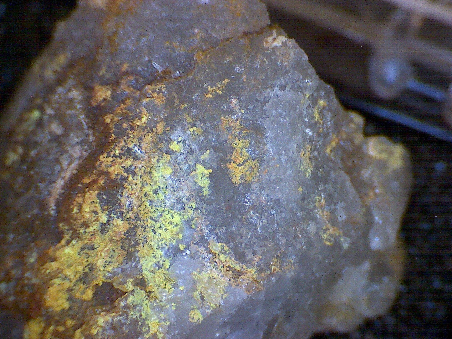 Ferrimolybdite specimen