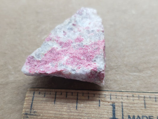 Thulite specimen