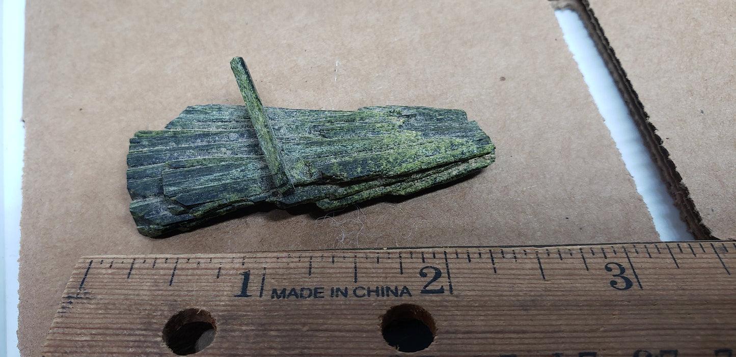 Epidote specimen