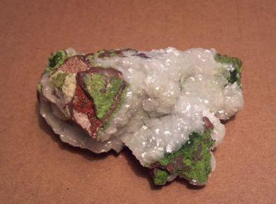 Calcite on Duftite Cu Smithsonite